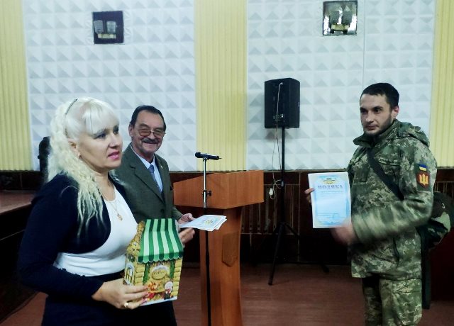 Солодкі подарунки для бійців